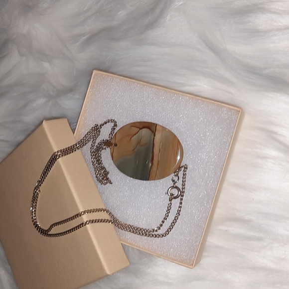 None Jewelry - Stunning jasper picture/desert type stone pendant on 24in chain